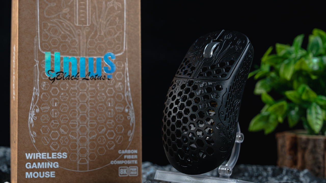 マウス・トラックボール Unius Black Lotus レビュー】UNIUS BLACK LOTUS CARBON 8K｜蝶模様が施された最