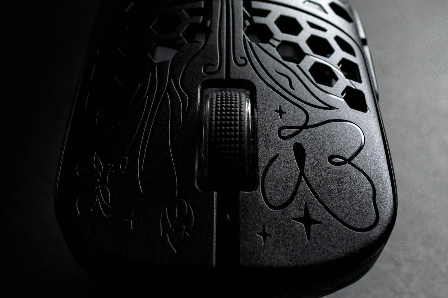 BLACK LOTUS-39g Carbon Fiber 8K Wireless Gaming Mouse